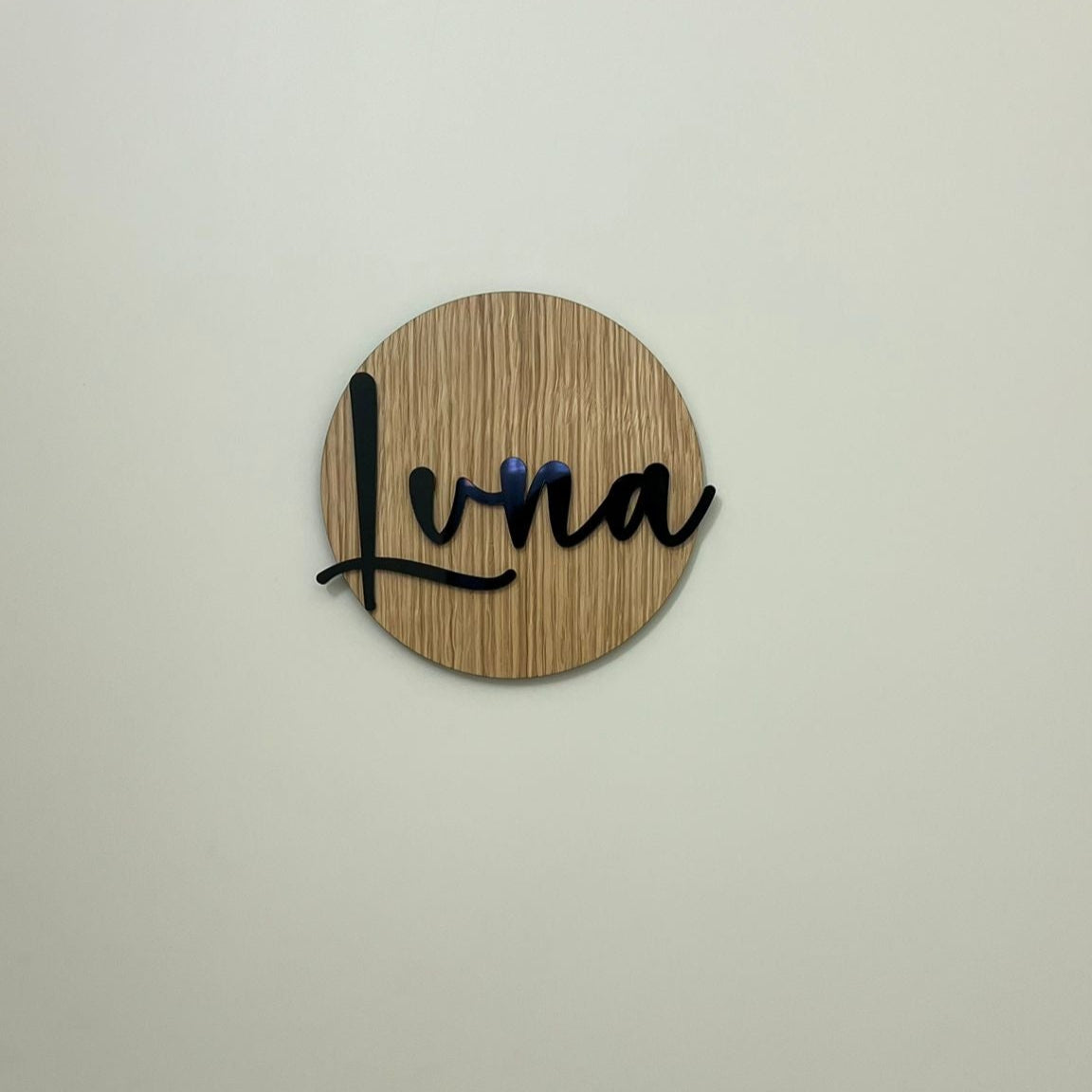 שלט עגול לדלת עץ | Luna | חדרי ילדים