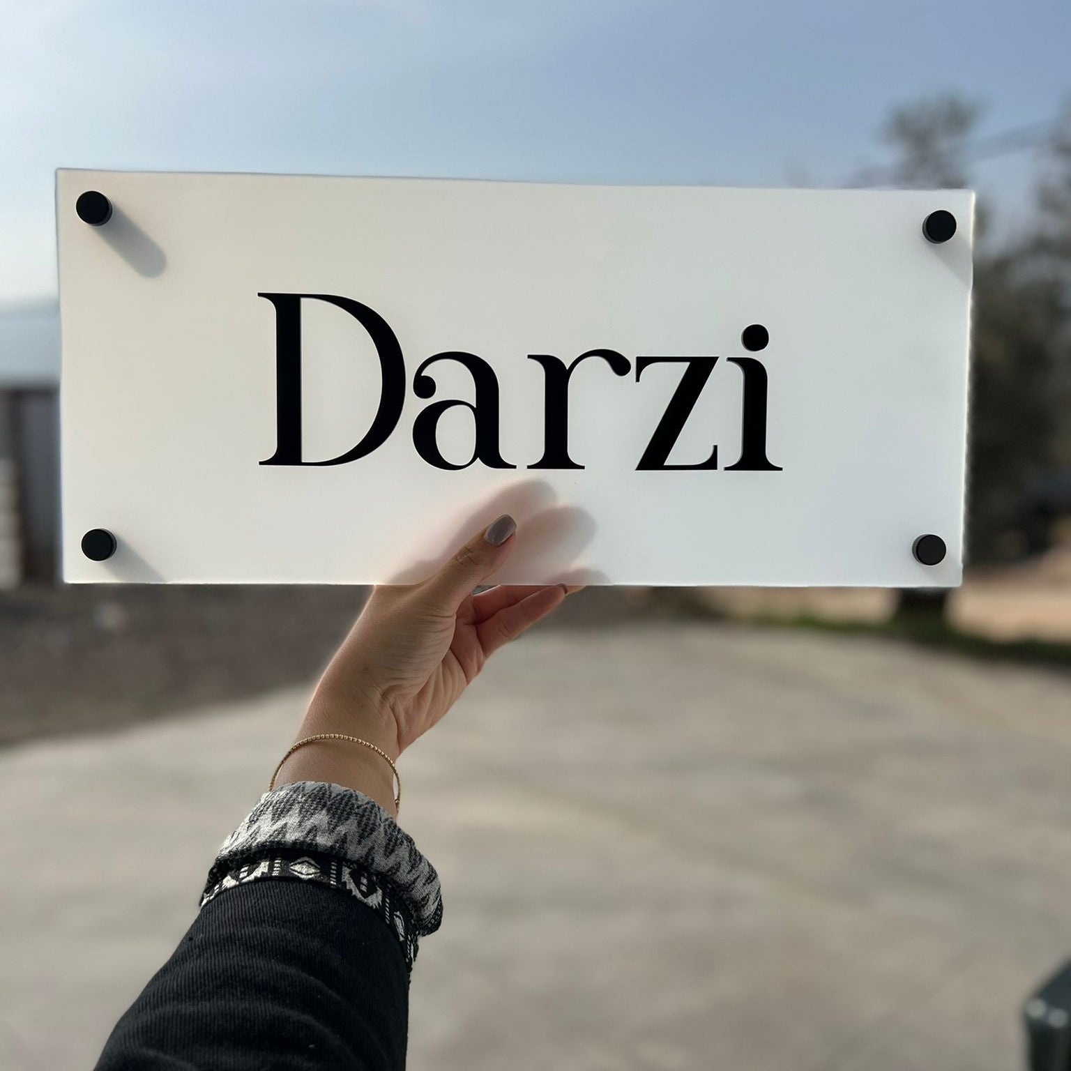 Darzi | בסיס אקרילי חלבי | שלט לבית