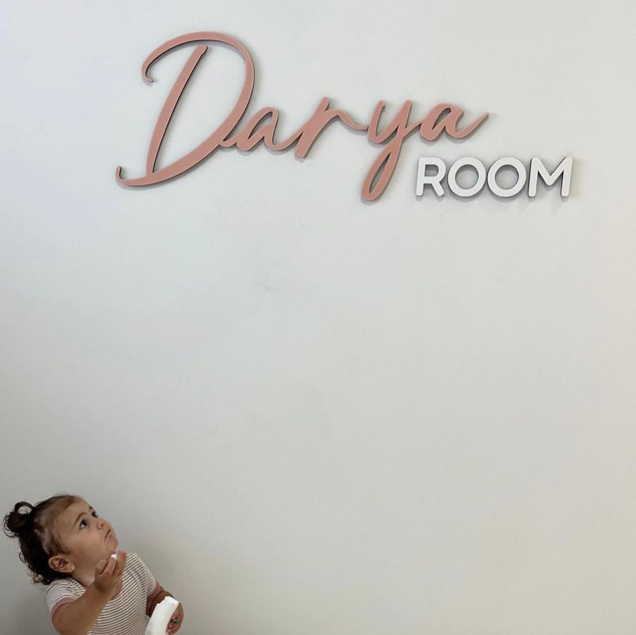 מתנות לילדים | שלט לחדר | DARYA Room | ורוד ביבי יוקרתי