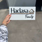 עץ | שילוט לדלת | שלט לדירה | Hadasa family | אקרילי לבן יוקרתי |  שחור  | מתנות