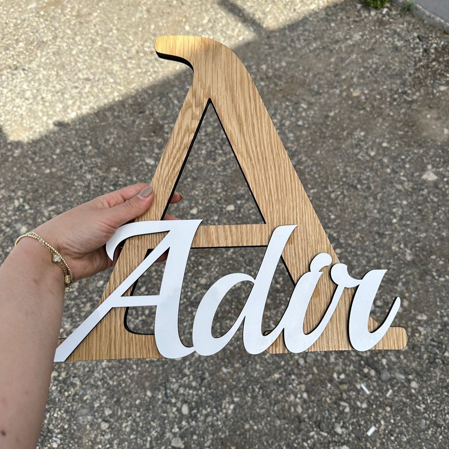 שלט אות עץ עם שם | Adir | חדרי ילדים